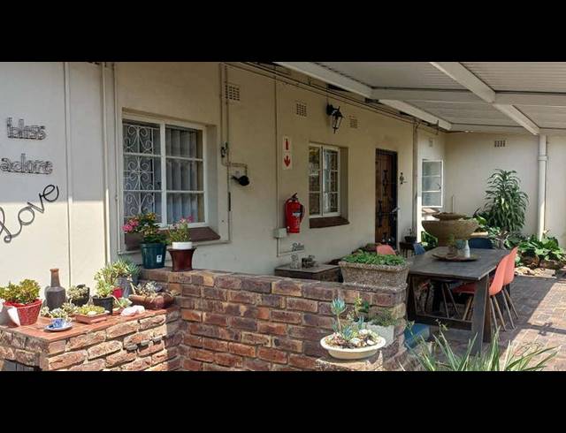 6 BEDROOM CLUSTER FOR SALE IN MANORS